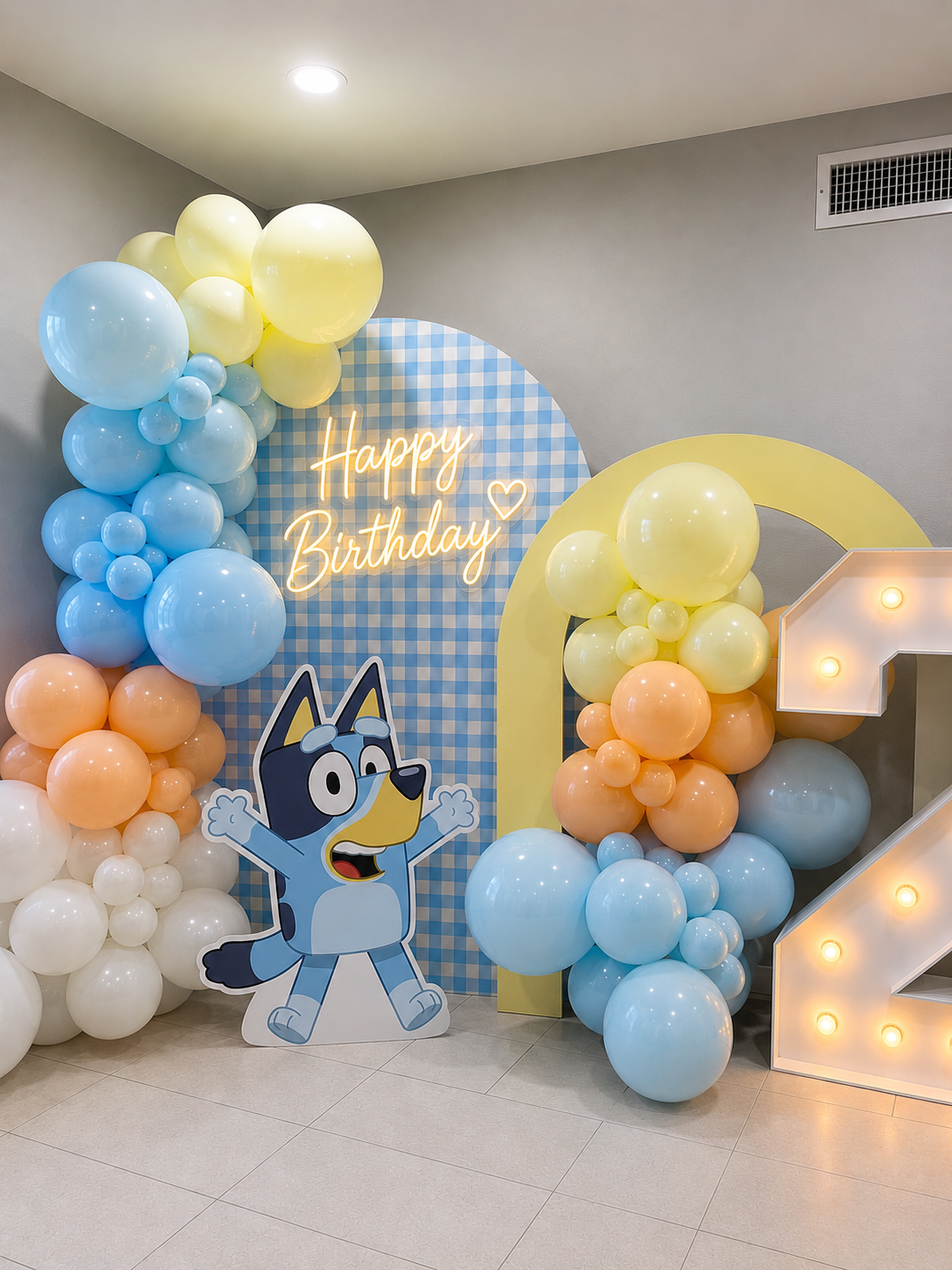 Bluey birthday balloon setup