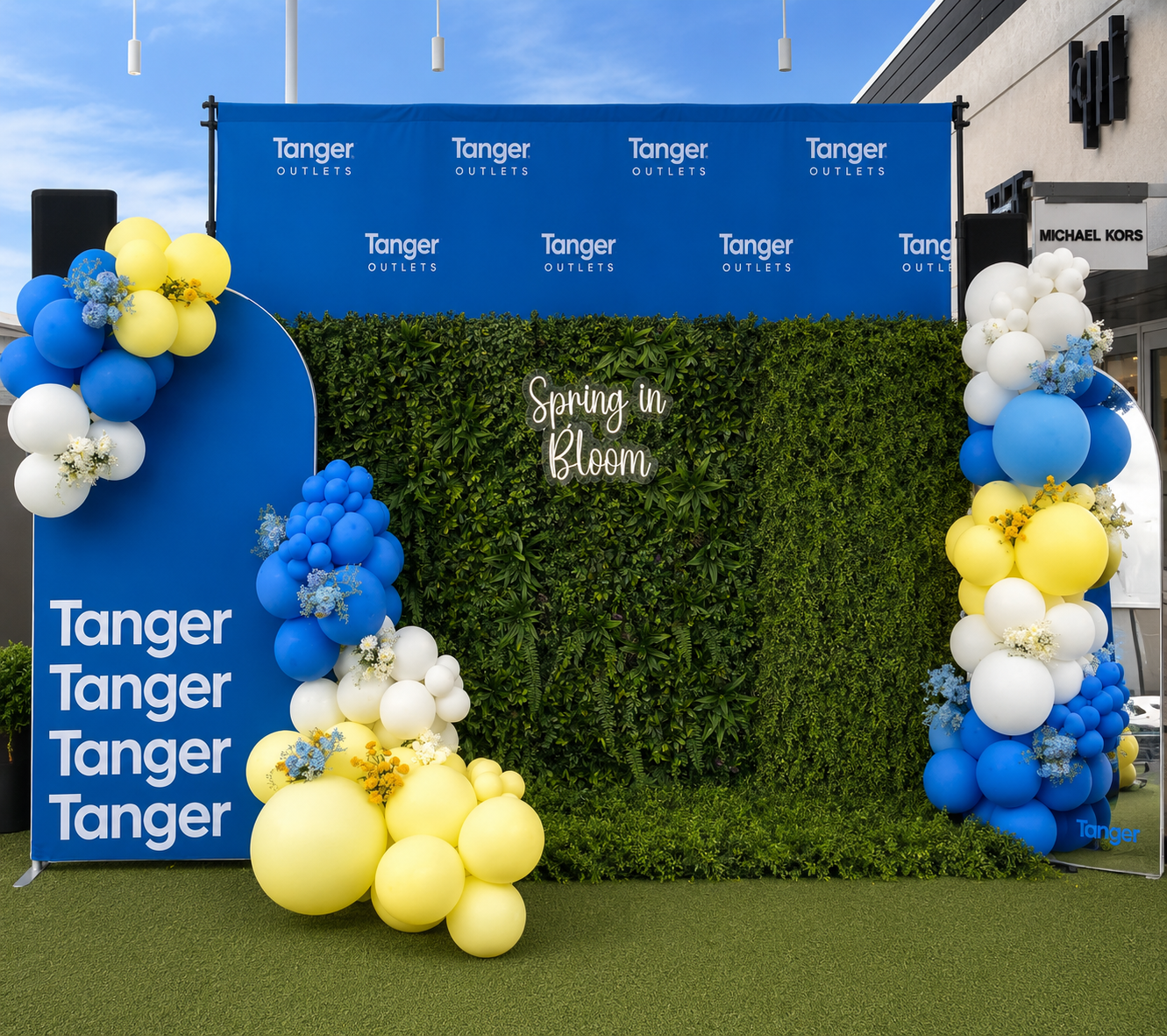 Tanger Outlets balloon brand event